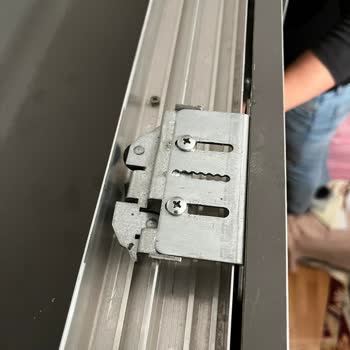 Özbay Mobilya’da Kırılan Gardırop Sürgüsü İçin Parça Temini Sürecinin Uzunluğu