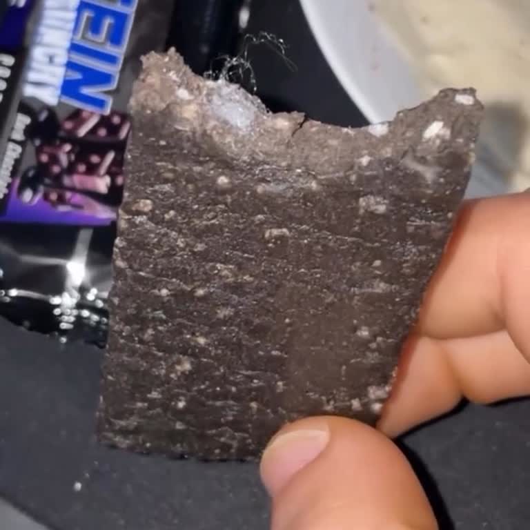 Muscle Station Protein Barında Tüy Benzeri Yabancı Madde Görerek Hayal Kırıklığı