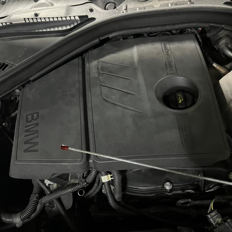 BMW 320i Yağ Ölçüm Çubuğu Kırıldı, 10 Bin TL Ücret Talebi Ve Ücretsiz Değişim İsteği