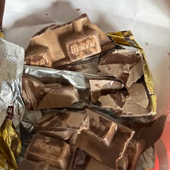 Son Kullanma Tarihi Geçmemiş Bozuk Çikolata İade Talebi