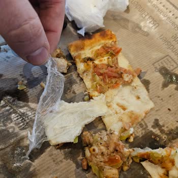 Plastik Parçaları İçeren Tavuklu Pide Sağlık Ve Hijyen Şikayeti