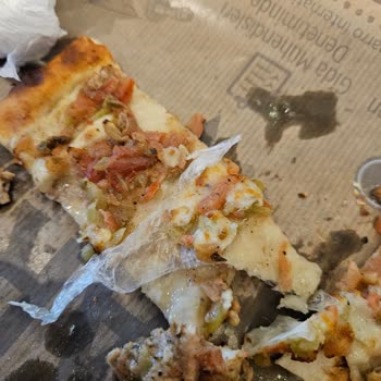 Plastik Parçaları İçeren Tavuklu Pide Sağlık Ve Hijyen Şikayeti