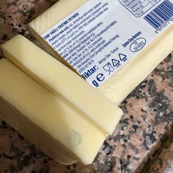 Son Kullanma Tarihi Uzak Olmasına Rağmen Küflü Kaşar Peynir