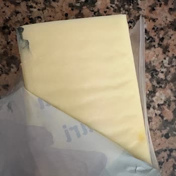 Son Kullanma Tarihi Uzak Olmasına Rağmen Küflü Kaşar Peynir