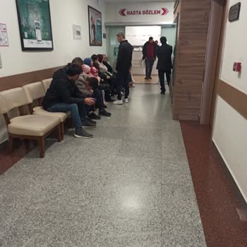 Farabi Hastanesi Acil Servisinde Yetersiz Yatak Ve Personel Nedeniyle Uzun Bekleme Süreleri