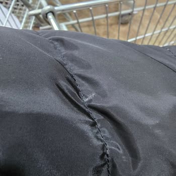 Kaz Tüyü Kabanının Tüy Dökülmesi Ve İlgisiz Mağaza Yaklaşımı