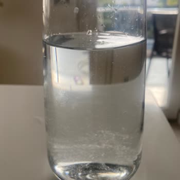 Damacana Suyunda Kristal Parçacıklar Ve Son Kullanım Tarihi Eksikliği