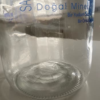 Damacana Suyunda Kristal Parçacıklar Ve Son Kullanım Tarihi Eksikliği