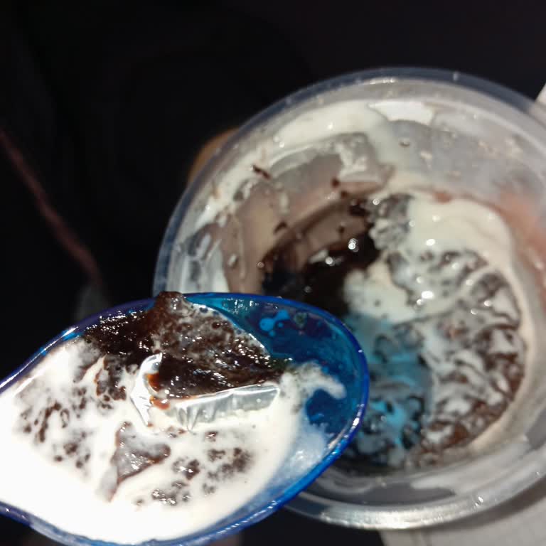 Mardin Midyat’ta Burger King Şubesinde Hijyen Krizi Ve Alüminyum Folyo Şikayeti