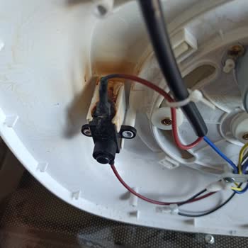 Garanti Kapsamındaki Isıtma Soğutma Ünitesinde Kısa Devre Ve Düğme Arızası, Destek Yok