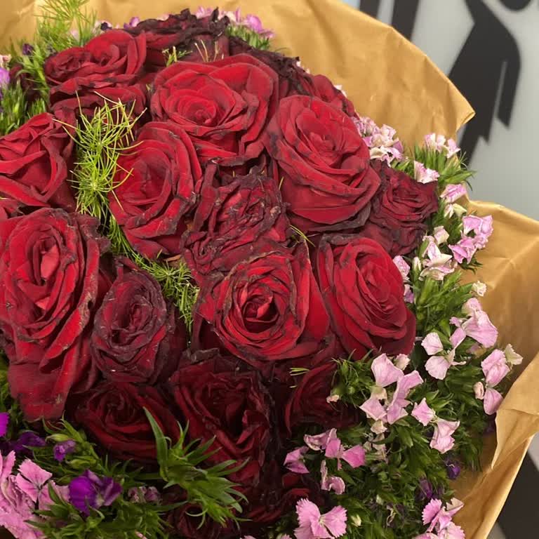 Teslimat Gecikmesi Ve Çürük Çiçekler İçin İade Talebi