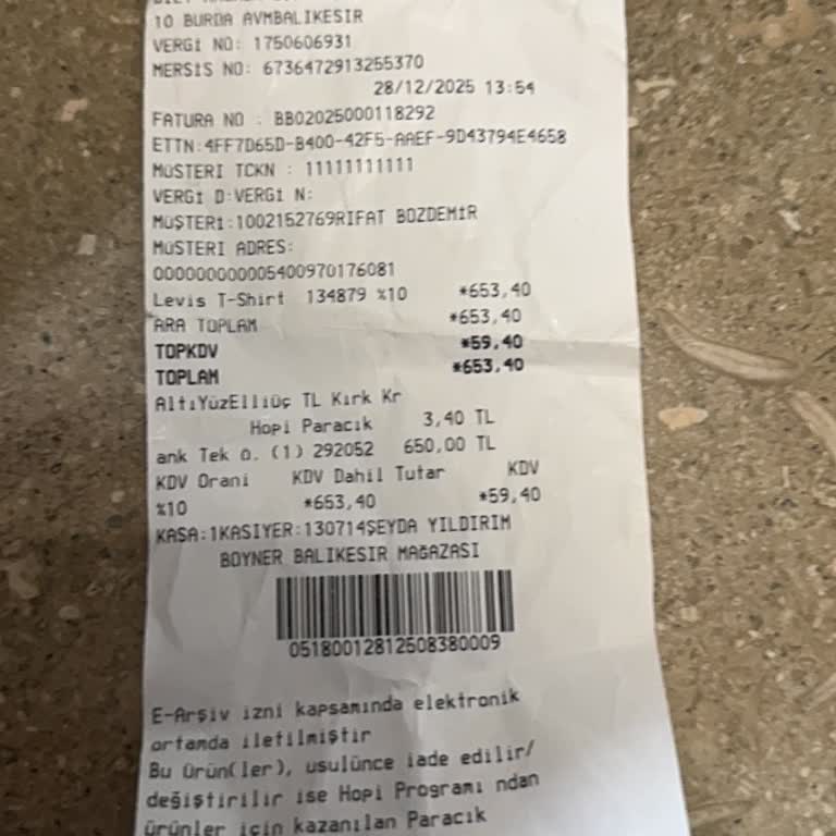 Boyner Mağazasında Yeni Tişörtün Omuzunda Delik Olması