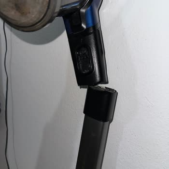 Philips Dikey Şarjlı Süpürge Gövde Ve Sap Bağlantısında Çatlama, Performans Ve Pil Kaybı