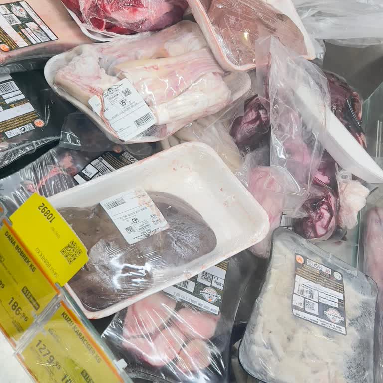 Migros Uncalı 3M Şubesinde Kasap Reyonunda Hijyen İhlali Ve Acil Denetim Talebi