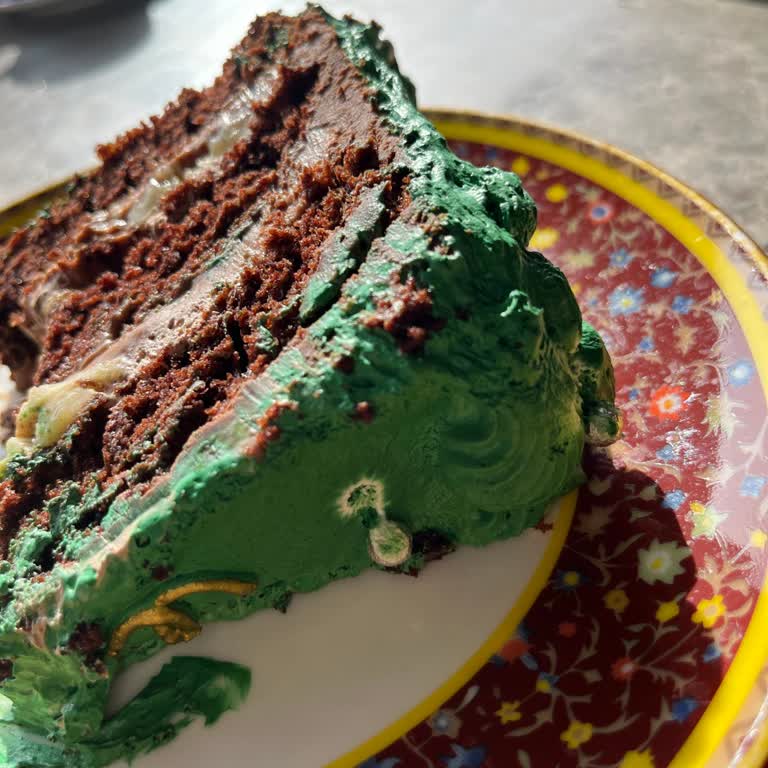 Kreması Bozuk Pastadan Sağlık Endişesi Ve Ürün Ziyan