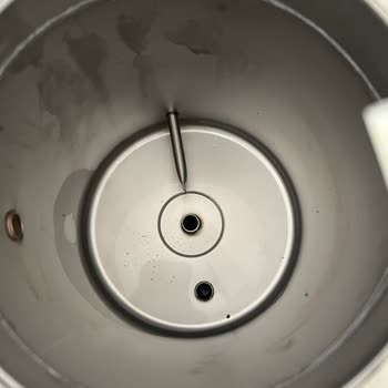 Bosch Su Sebili Ozonla Temizlense Bile Süren Yosun Kokusu Ve Yetersiz Servis Ücret İadesi Talebi