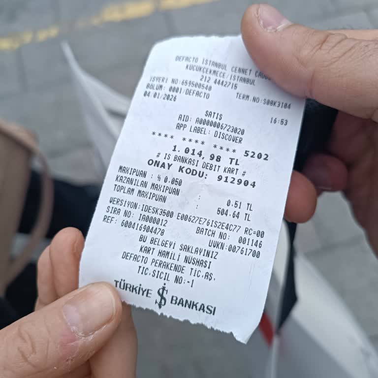 DeFacto Hediye Paketi Ücretinin Bilgilendirilmemesi Ve Çalışanın Saygısız Tavrı