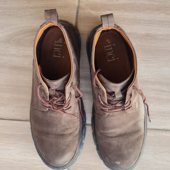 FLO Mağazasından Alınan Botta Renk Atması Ve Üretim Hatası İddiası