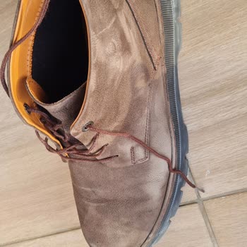 FLO Mağazasından Alınan Botta Renk Atması Ve Üretim Hatası İddiası