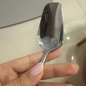 Paslanan Ve Kararan Yemek Takımı İçin Garantili Değişim Talebi