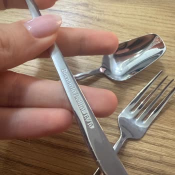 Paslanan Ve Kararan Yemek Takımı İçin Garantili Değişim Talebi