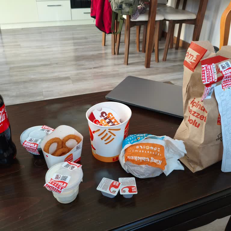 Yemeksepeti Whopper Jr. Eksik ve Dondurması Yanlış Gelen Siparişte İade Talebi