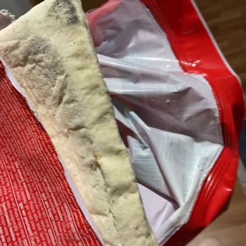 Super Fresh Pizza Tostta Siyah Lekeler Ve Kötü Koku