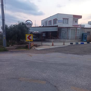 Devlet Yolunu İşgal Eden Kaçak Lokanta İçin Acil Müdahale Talebi