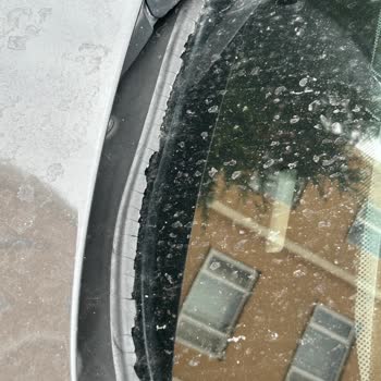 BMW 520i Cam Fitillerindeki Plastik Parçalar Dağılmış, Kalite Sorunu