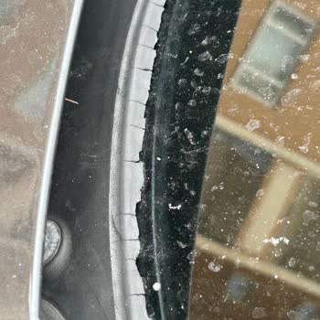 BMW 520i Cam Fitillerindeki Plastik Parçalar Dağılmış, Kalite Sorunu