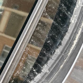 BMW 520i Cam Fitillerindeki Plastik Parçalar Dağılmış, Kalite Sorunu