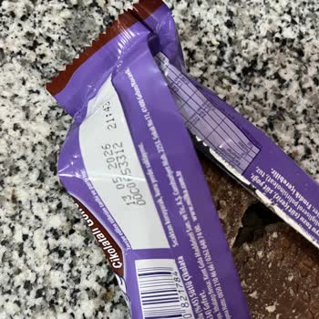 Milka Çikolatasında Kırık Ve Renk Bozukluğu