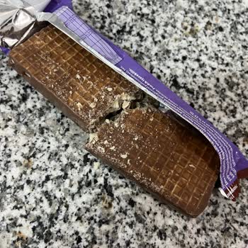 Milka Çikolatasında Kırık Ve Renk Bozukluğu