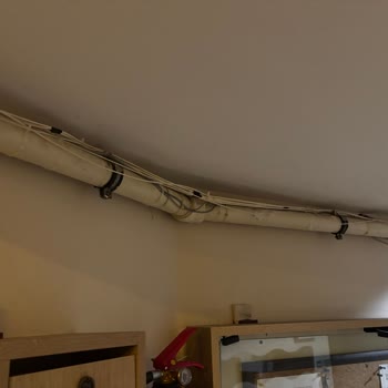 Türk Telekom Ortak Alanlarda Dağınık Fiber Kabloları İş Güvenliğini Tehdit Ediyor