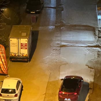 Varlık Mahallesinde Asfalt Yok, Çamurlu Su Ve Araç Arızaları Mağdur Ediyor
