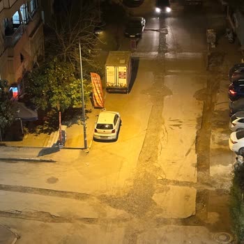 Varlık Mahallesinde Asfalt Yok, Çamurlu Su Ve Araç Arızaları Mağdur Ediyor