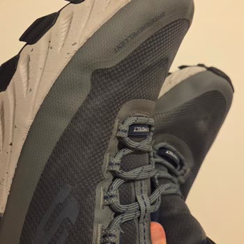 Skechers Max Protect Outdoor Ayakkabısındaki Lekeler Ve Beyaz İzler, Ücret İadesi Talebi