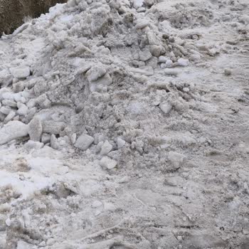 Çöp Kamyonu Çarpması Ve Kar Yığını Nedeniyle Araçlarımıza Erişemiyoruz