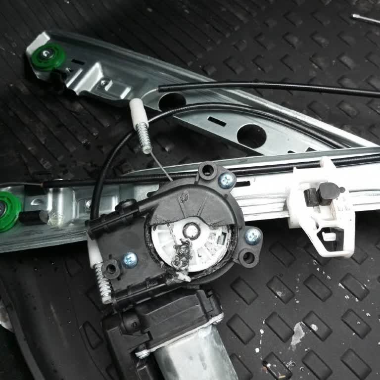 Oto Menekşe Ümraniye'de Kısa Sürede Bozulan Ön Cam Krikosu Ve İade Reddi