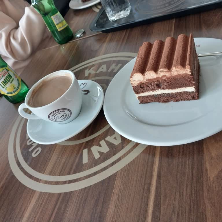 Donmuş Tiramisu Ve Soğuk Kahve Nedeniyle Çocuk Hastalandı, Şube Denetimi Talep Edildi