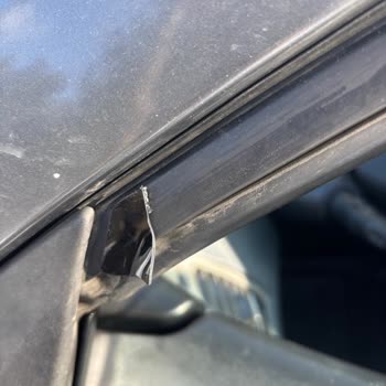 Cam Rüzgarlığı Takımı İlk Kullanımda Koptu, Satıcı Çözüm Sunmadı