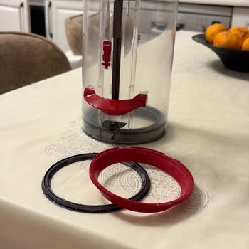 Dyson V15 Submarine Süpürgesinin Toz Haznesi Parçalarının Yerinden Çıkması Ve Garanti Talebi