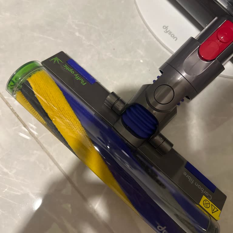 Dyson V12 Lazer Başlığında Düğme Yok