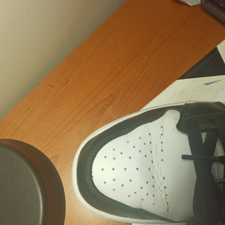 Nike Air Jordan 1 Low’da Ayıplı Ürün: Koku Ve Açılma, Açıklama Yok, İade Reddi