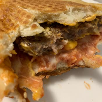 Hamburger Köftesinde Kıl Bulunması Ve Restorandan Cevapsızlık