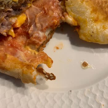 Hamburger Köftesinde Kıl Bulunması Ve Restorandan Cevapsızlık