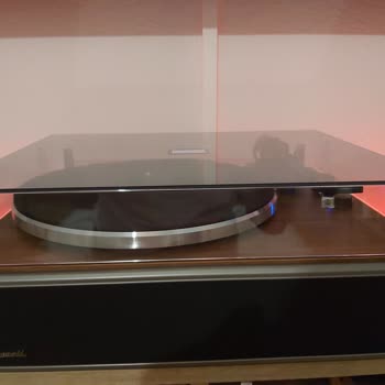 Kırık Köşeli Plak Çalar Ve D&R Müşteri Hizmetlerinden Yanıt Gelmedi