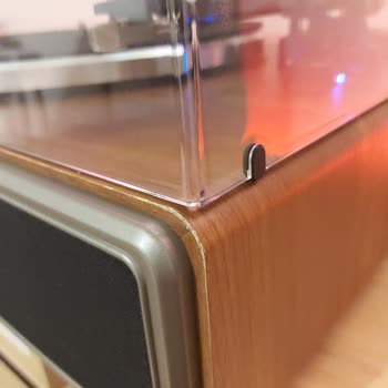 Kırık Köşeli Plak Çalar Ve D&R Müşteri Hizmetlerinden Yanıt Gelmedi