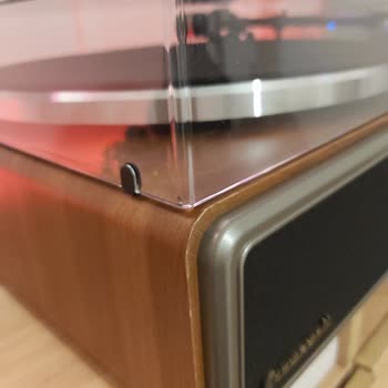 Kırık Köşeli Plak Çalar Ve D&R Müşteri Hizmetlerinden Yanıt Gelmedi