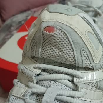 Nike Ayakkabımın İç Astarı 6 Ayda Yırtıldı ve Mağaza Değişim Talebimi Reddetti